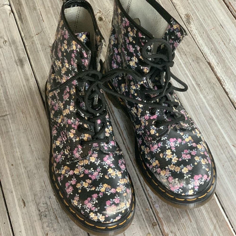 Doc Martens!!! HOT FLORAL🌸 size 6